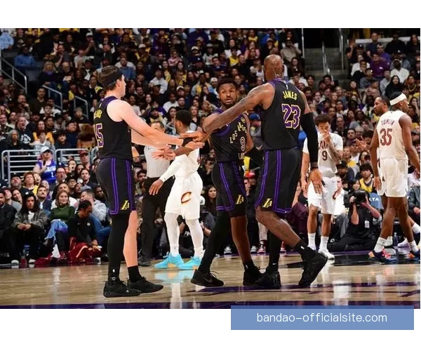 湖人复仇骑士豪取赛季第50胜东契奇42分12助攻里程碑詹姆斯再写历史