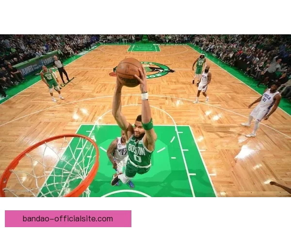 凯尔特人终结雷霆12连胜 布朗砍31分8篮板 亚历山大空砍33分