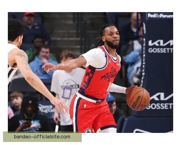 快船大胜猛龙横扫对手小卡砍27分马瑟林加兰合力高分